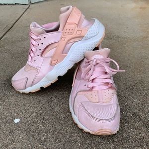 Light pink sneakers!